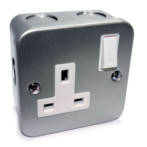 metal clad sockets uk